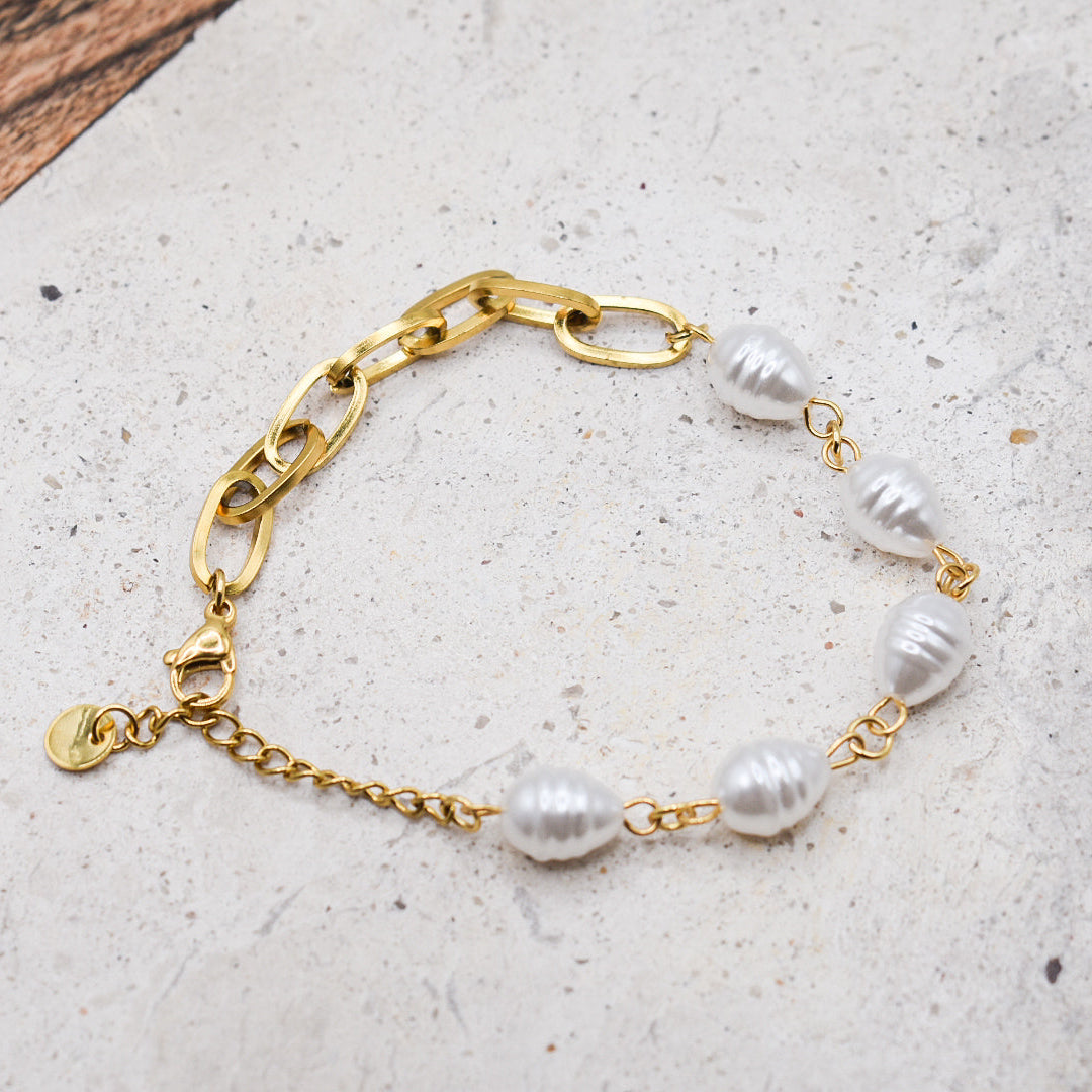 Selene Pearl Paperclip Bracelet